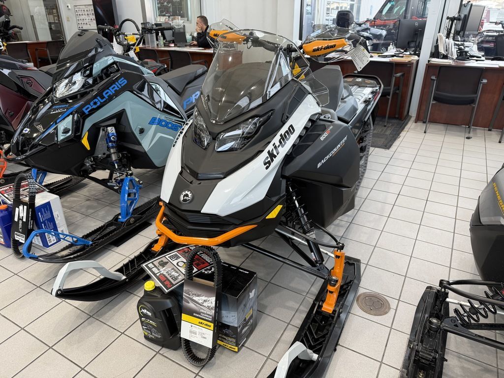2026 Ski-Doo Backcountry Adrenaline® 600R E-TEC PowderMax 2.0_Gr in red wing MN