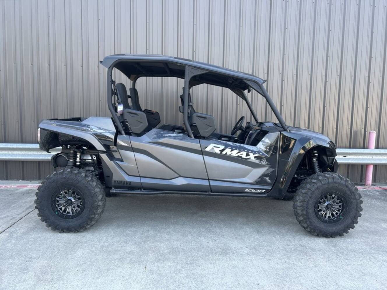 A photo of this 2025 Yamaha Wolverine RMAX4 1000 XT-R