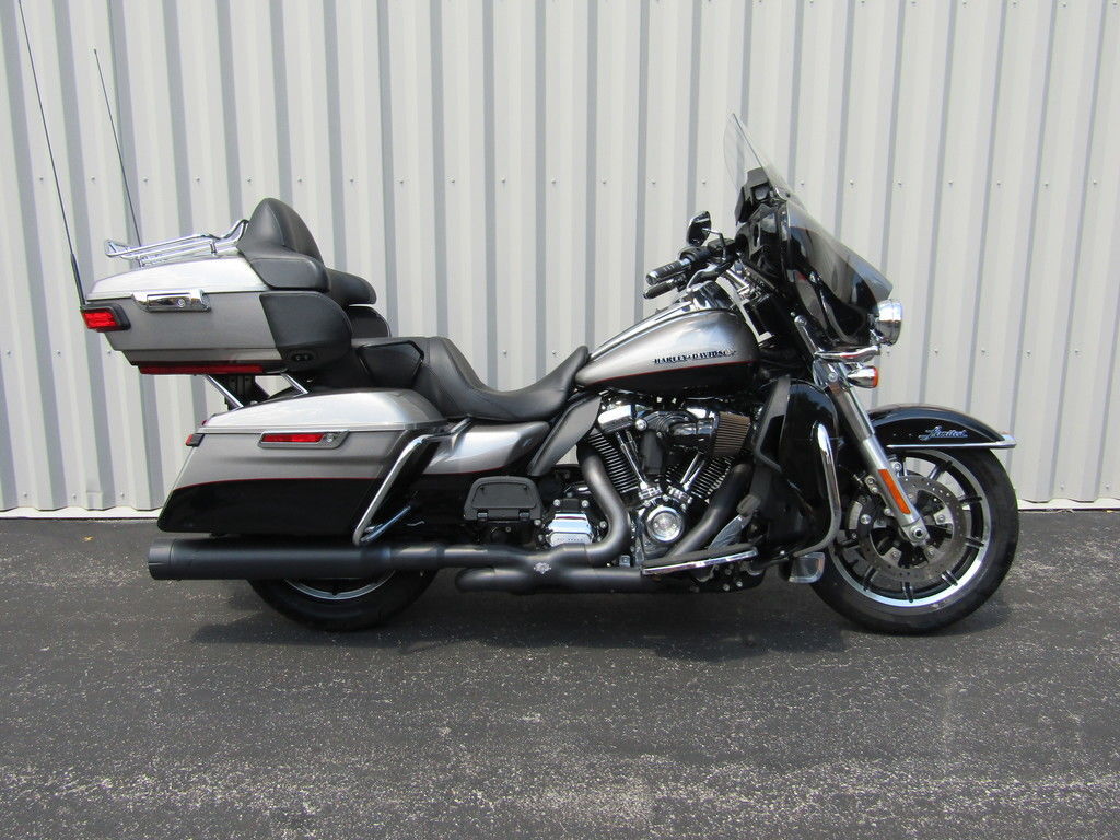 2017 Harley-Davidson® FLHTKL - Ultra Limited Low ULTRA LIMITED LOW in St. Charles, MO