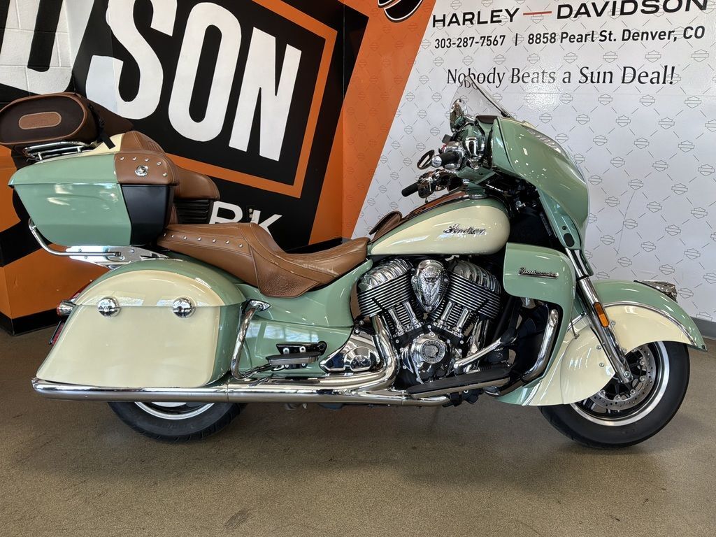 2017 Indian Motorcycle® Roadmaster® Willow Green Over Ivory Cream BASE in Denver, CO