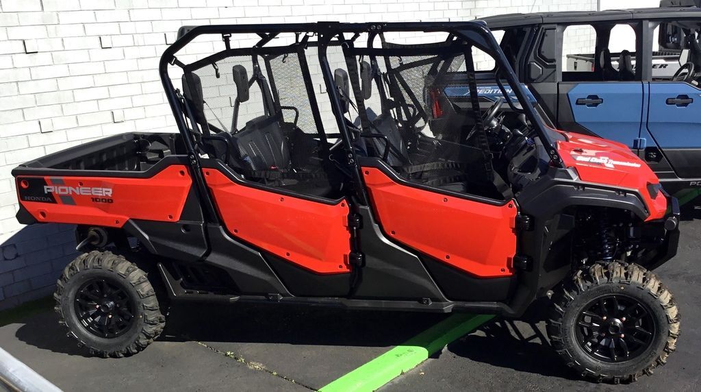 2025 Honda® Pioneer 1000-6 Deluxe Crew in charlotte NC
