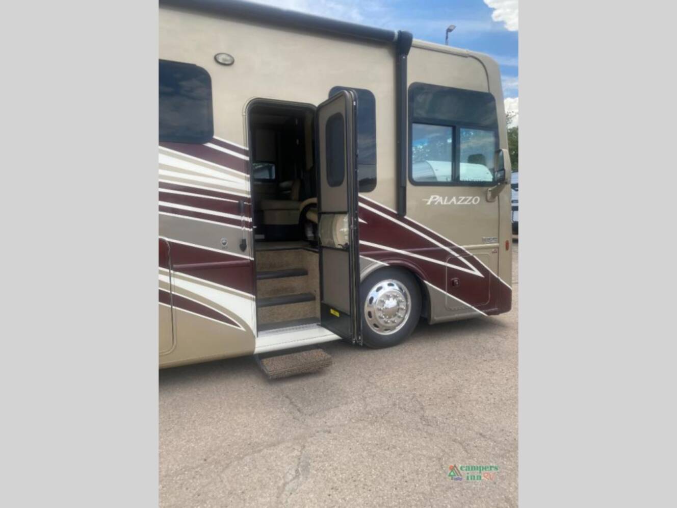 A photo of this 2017 Thor Motor Coach Palazzo 33.2