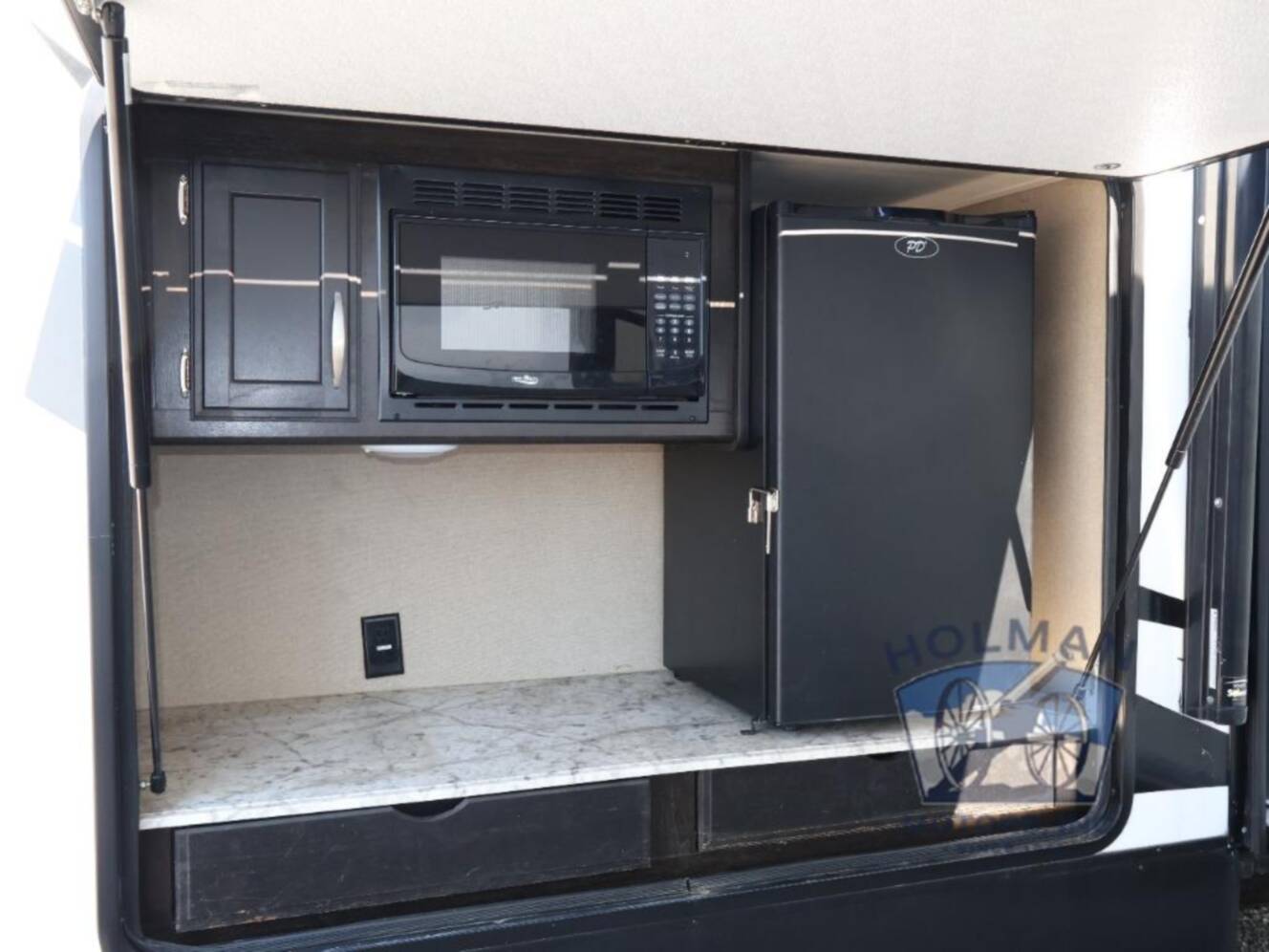 A photo of this 2017 Grand Design Imagine 3150BH