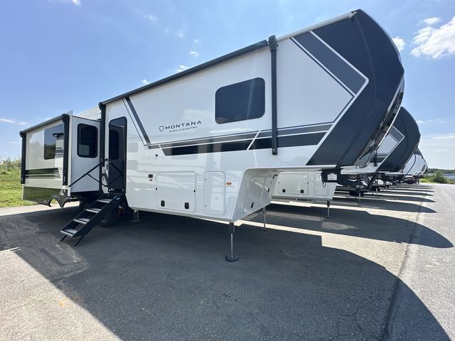 2027 Keystone Rv Montana High Country 300RK in wind gap PA