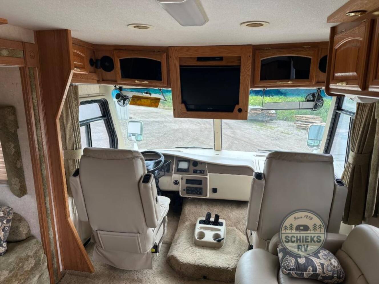 A photo of this 2004 Georgie Boy Cruise Master 3625DS