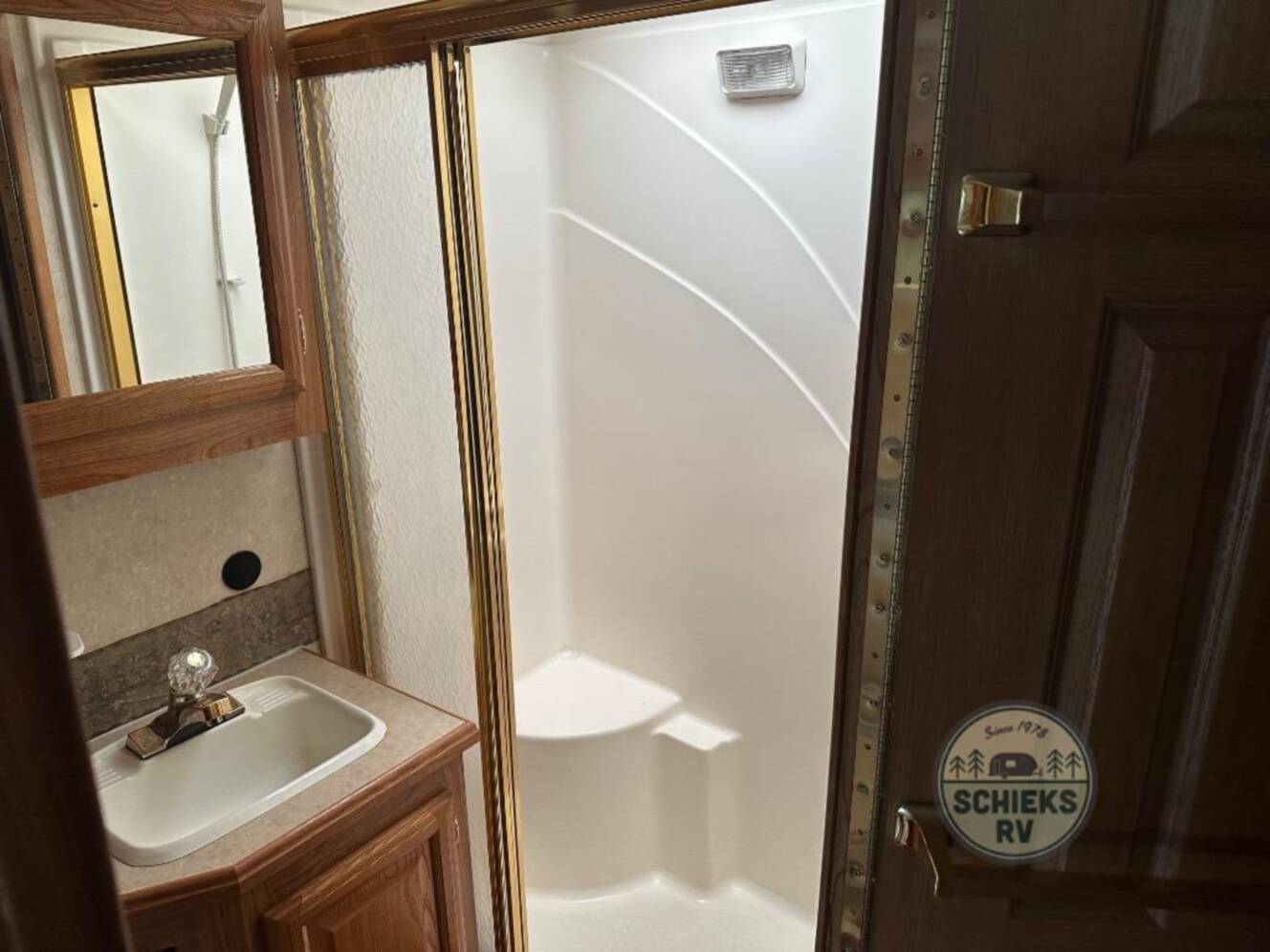A photo of this 2004 Georgie Boy Cruise Master 3625DS