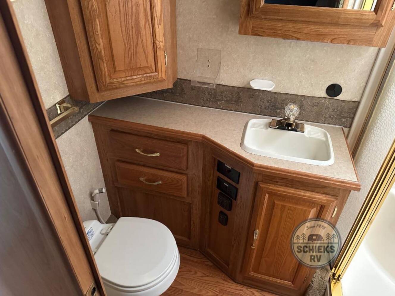 A photo of this 2004 Georgie Boy Cruise Master 3625DS