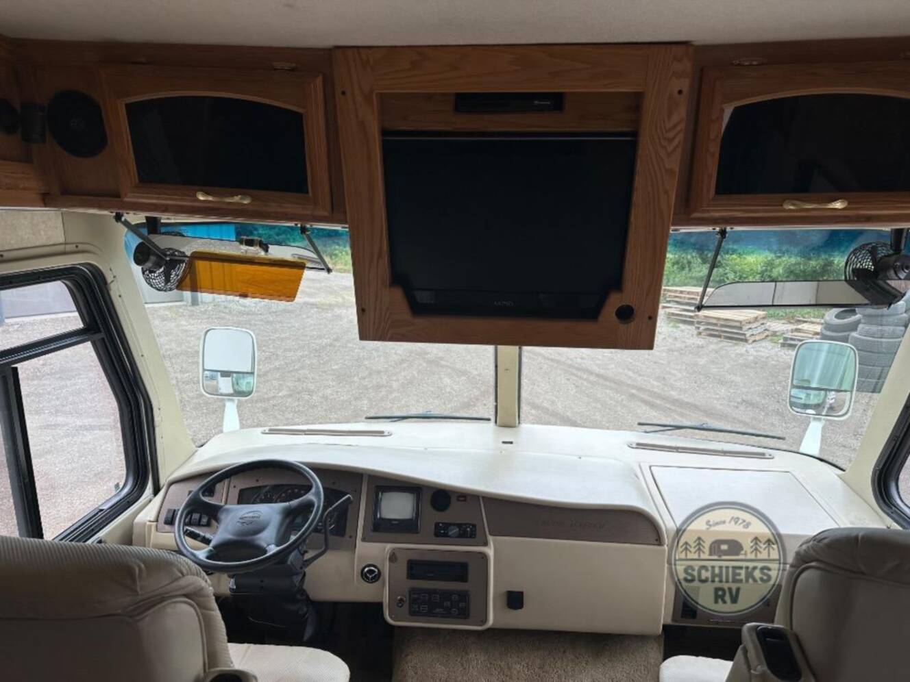 A photo of this 2004 Georgie Boy Cruise Master 3625DS