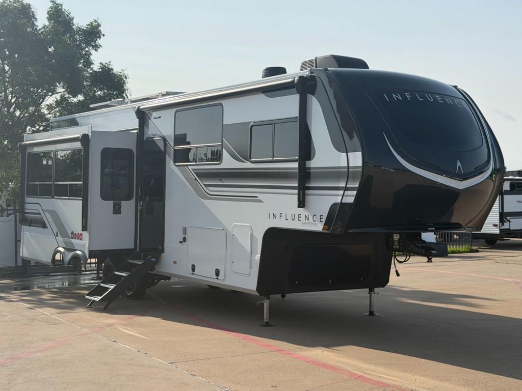 2027 Grand Design Influence 2903RL in fort worth TX