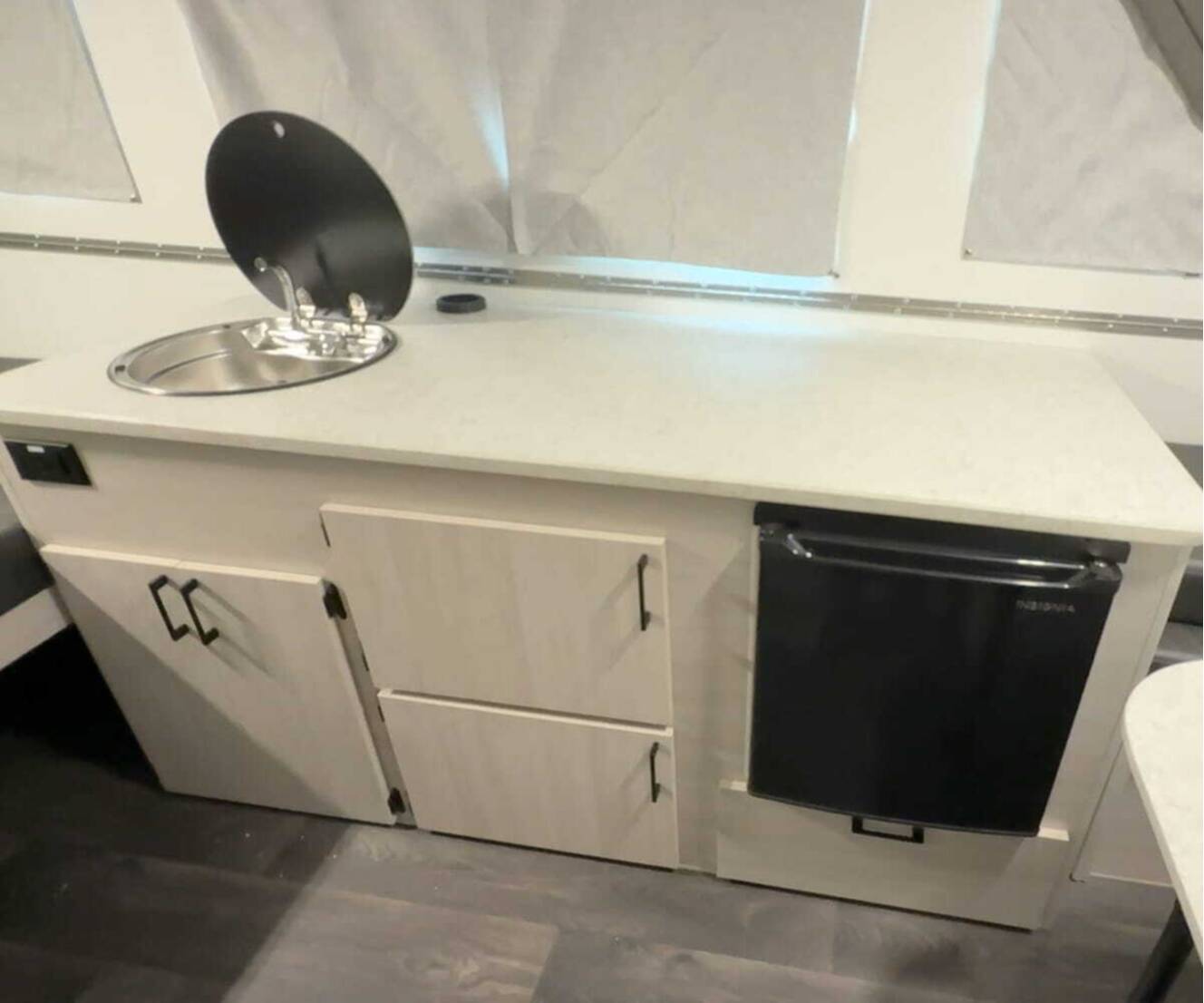 A photo of this 2027 Aliner Scout 15