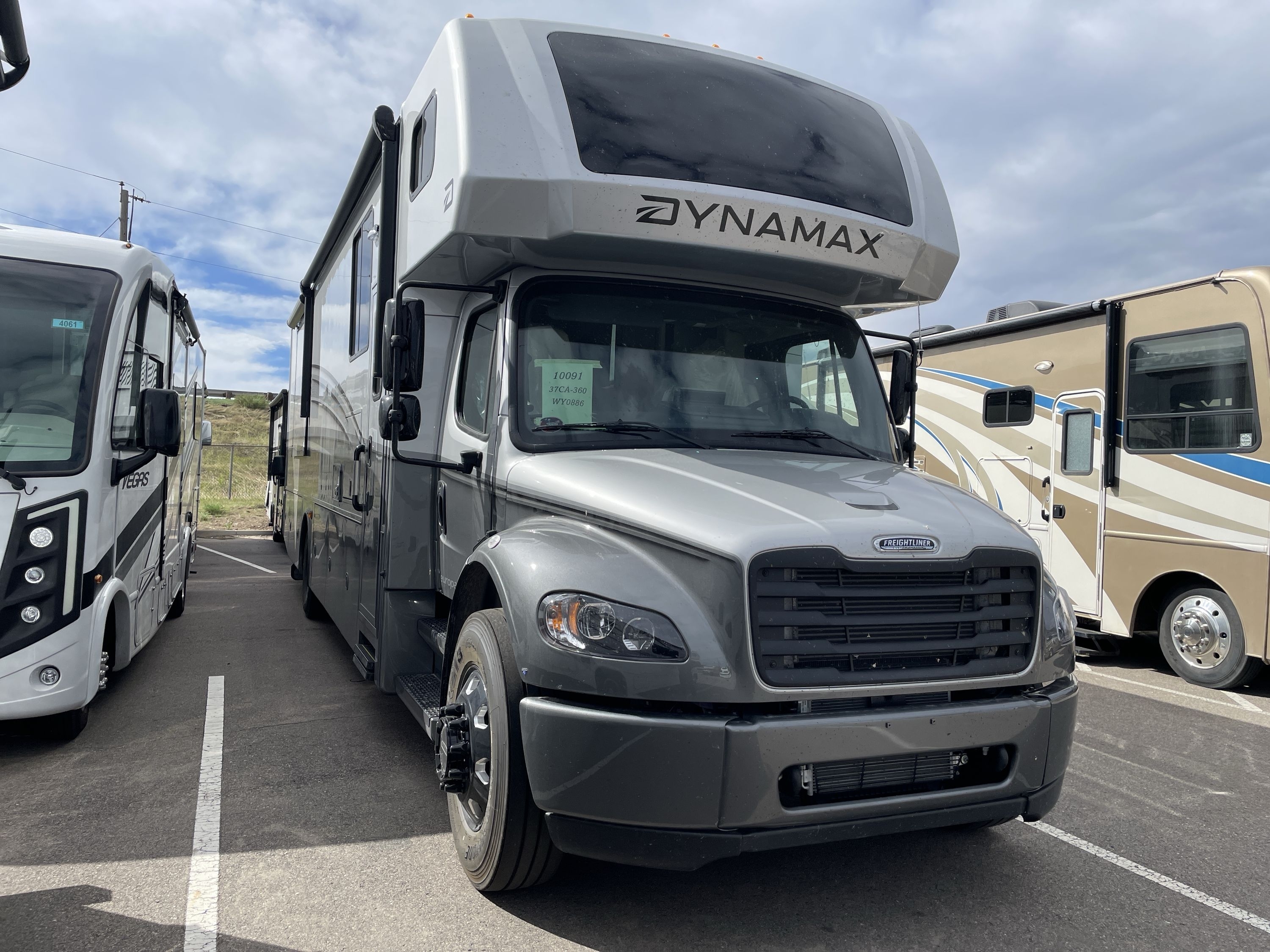2027 Dynamax EUROPA S 37CA in golden CO