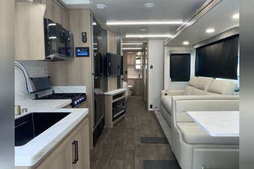 2027 Dynamax EUROPA S 37CA in golden CO
