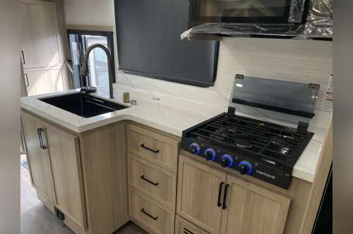 2027 Dynamax EUROPA S 37CA in golden CO