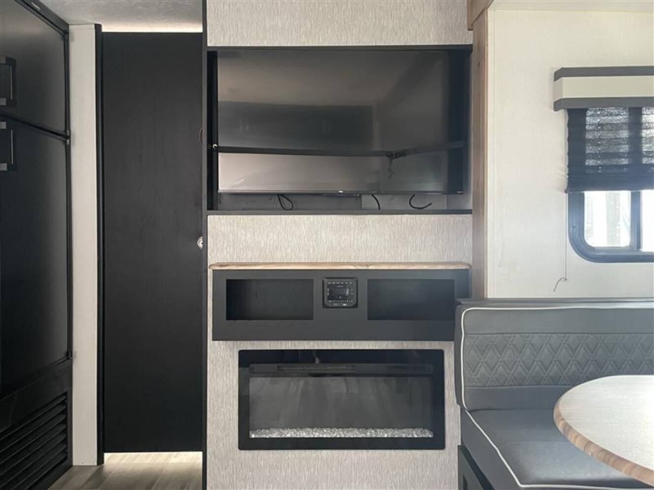 A photo of this 2022 Coachmen FREEDOM EXPRESS ULTRA LITE 252RBS