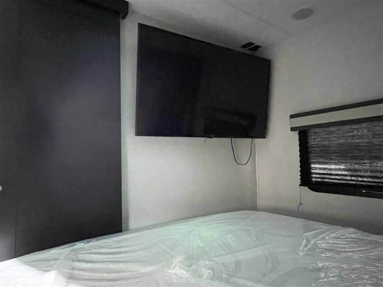 A photo of this 2022 Coachmen FREEDOM EXPRESS ULTRA LITE 252RBS