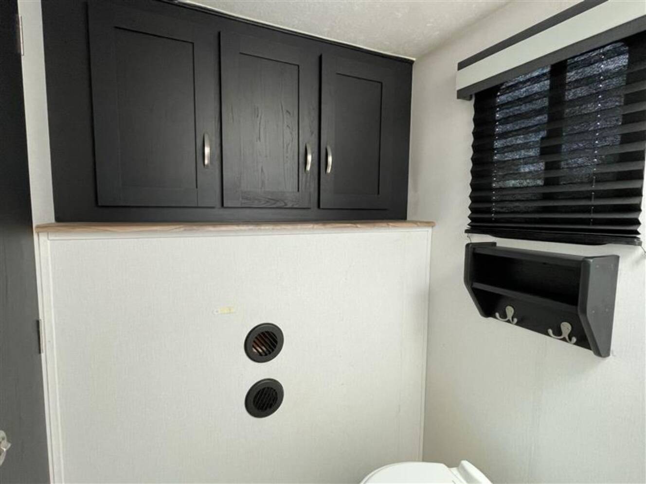 A photo of this 2022 Coachmen FREEDOM EXPRESS ULTRA LITE 252RBS
