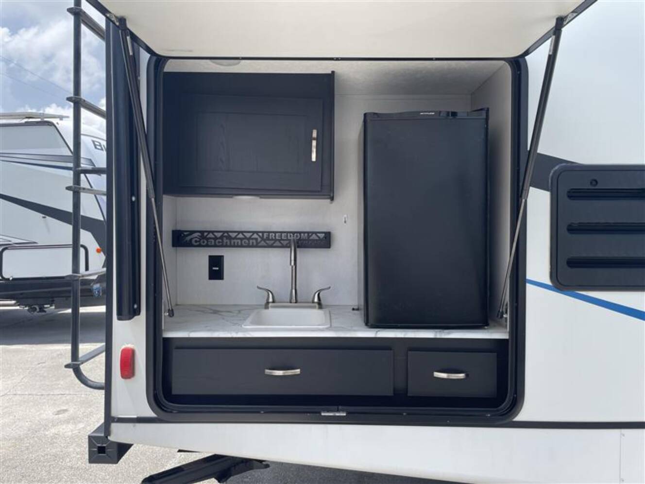 A photo of this 2022 Coachmen FREEDOM EXPRESS ULTRA LITE 252RBS