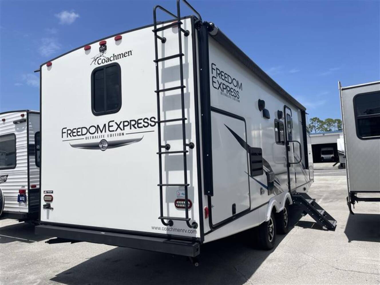 A photo of this 2022 Coachmen FREEDOM EXPRESS ULTRA LITE 252RBS