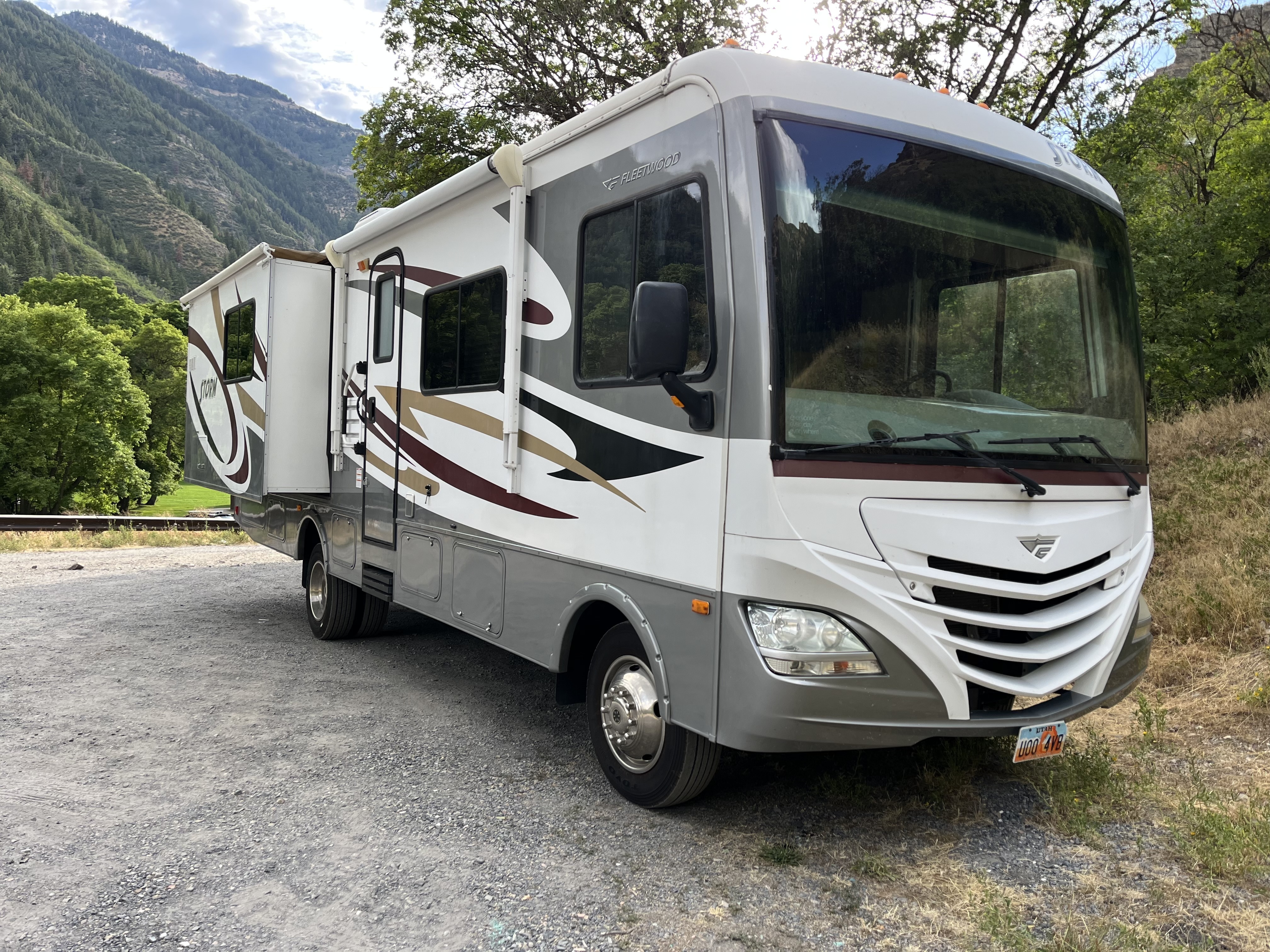 2013 Fleetwood STORM 32BH in eagle mountain UT
