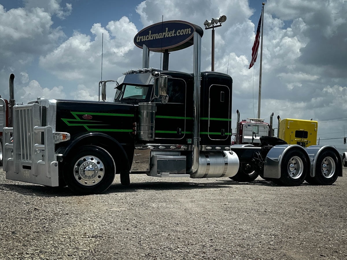 2019 PETERBILT 389 in Olive Branch, MS