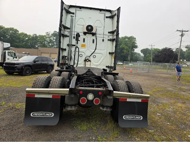 2022 FREIGHTLINER CASCADIA 126
