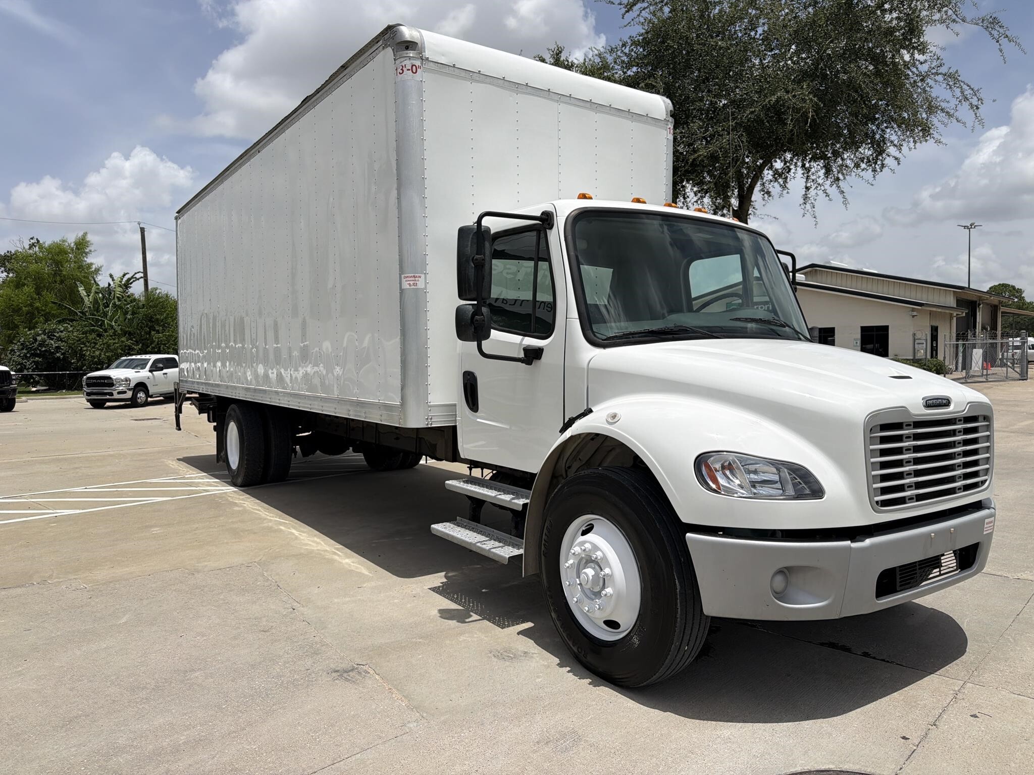 2023 FREIGHTLINER BUSINESS CLASS M2 106 in Houston, TX