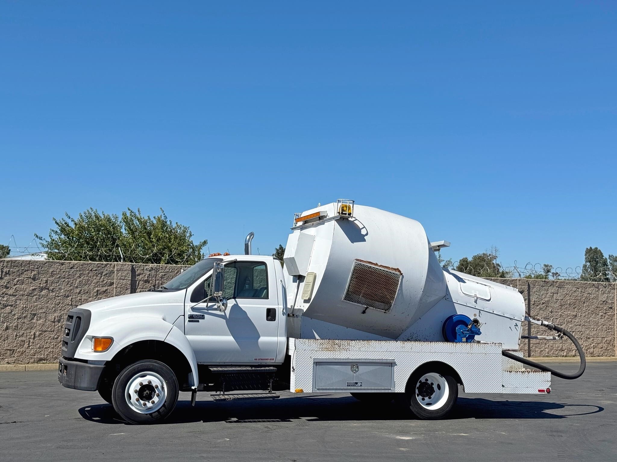 2004 FORD F650 SD in Sacramento, CA