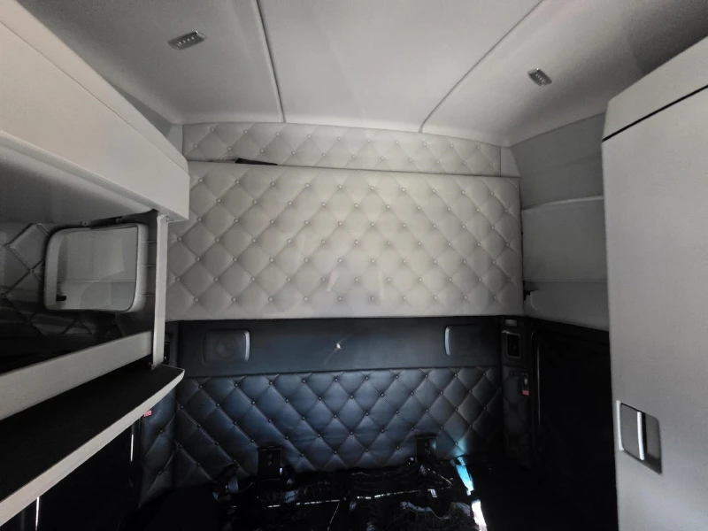 2024 KENWORTH T680