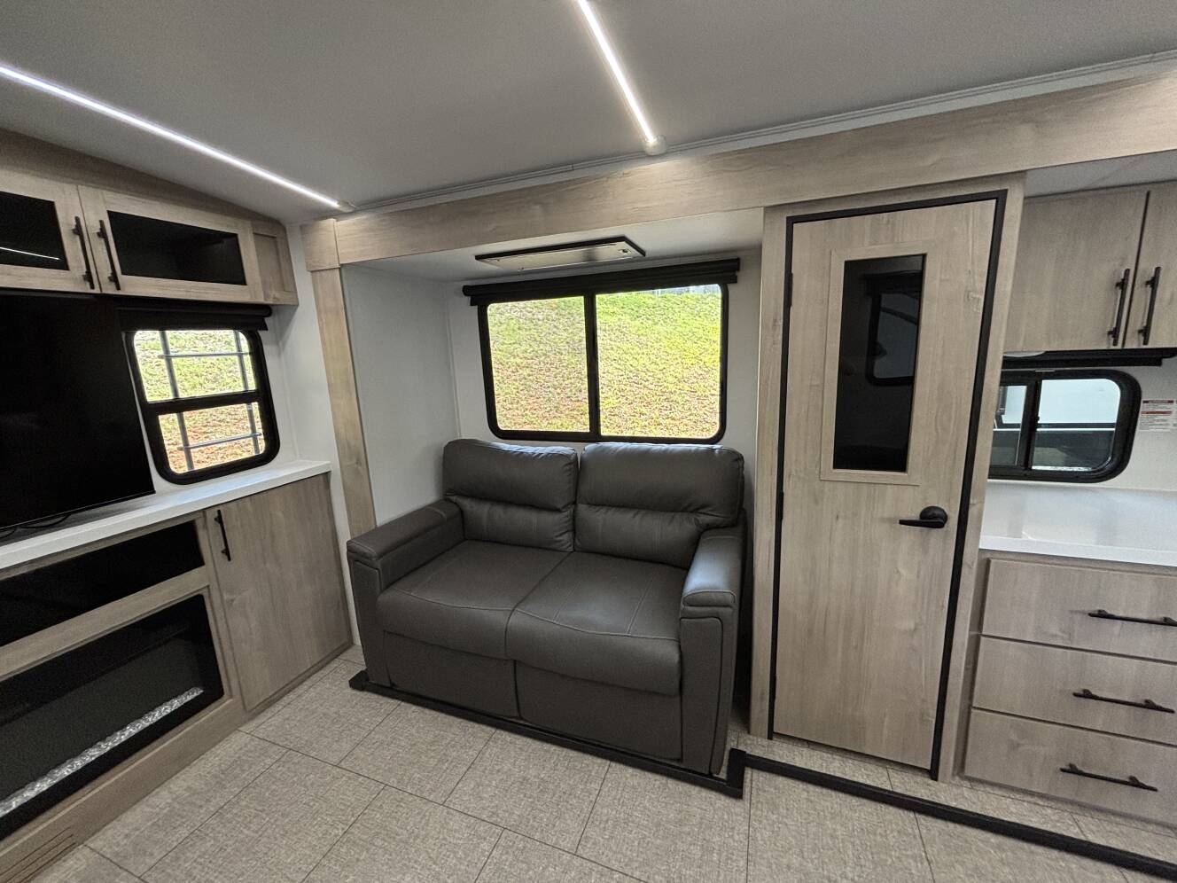 A photo of this 2025 Grand Design IMAGINE 3100RD