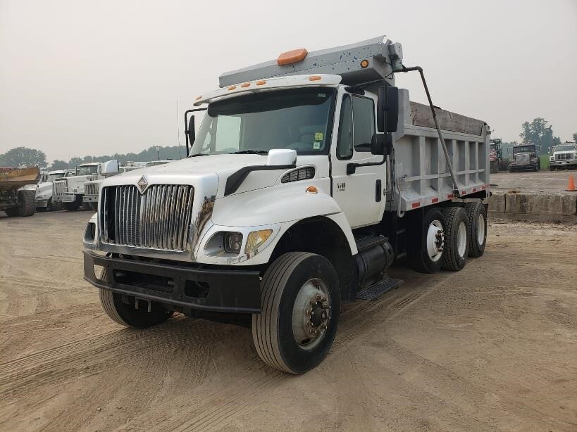 2003 INTERNATIONAL WORKSTAR 7400 in Caledonia, NY