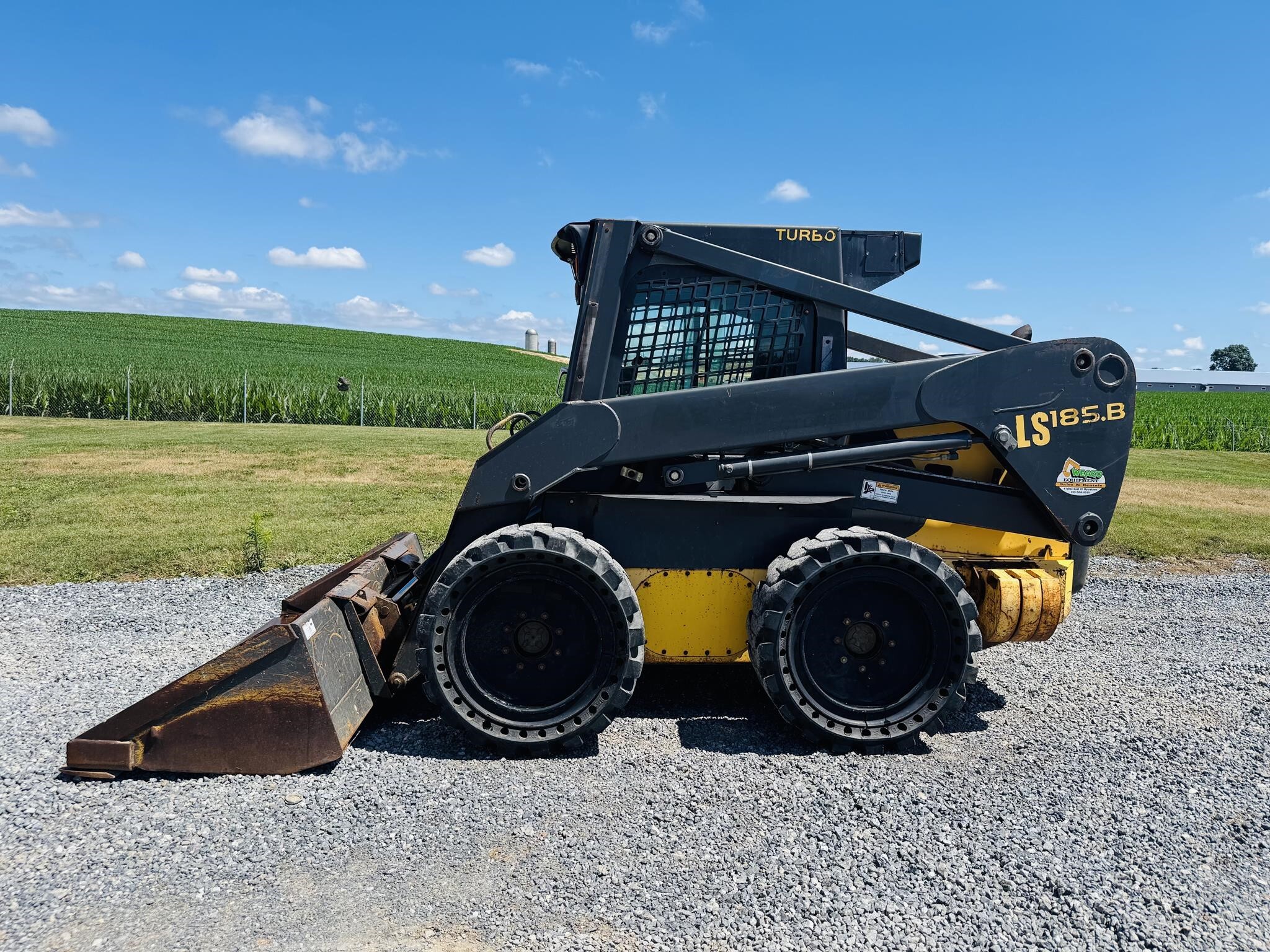 2004 NEW HOLLAND LS185B in Womelsdorf, PA