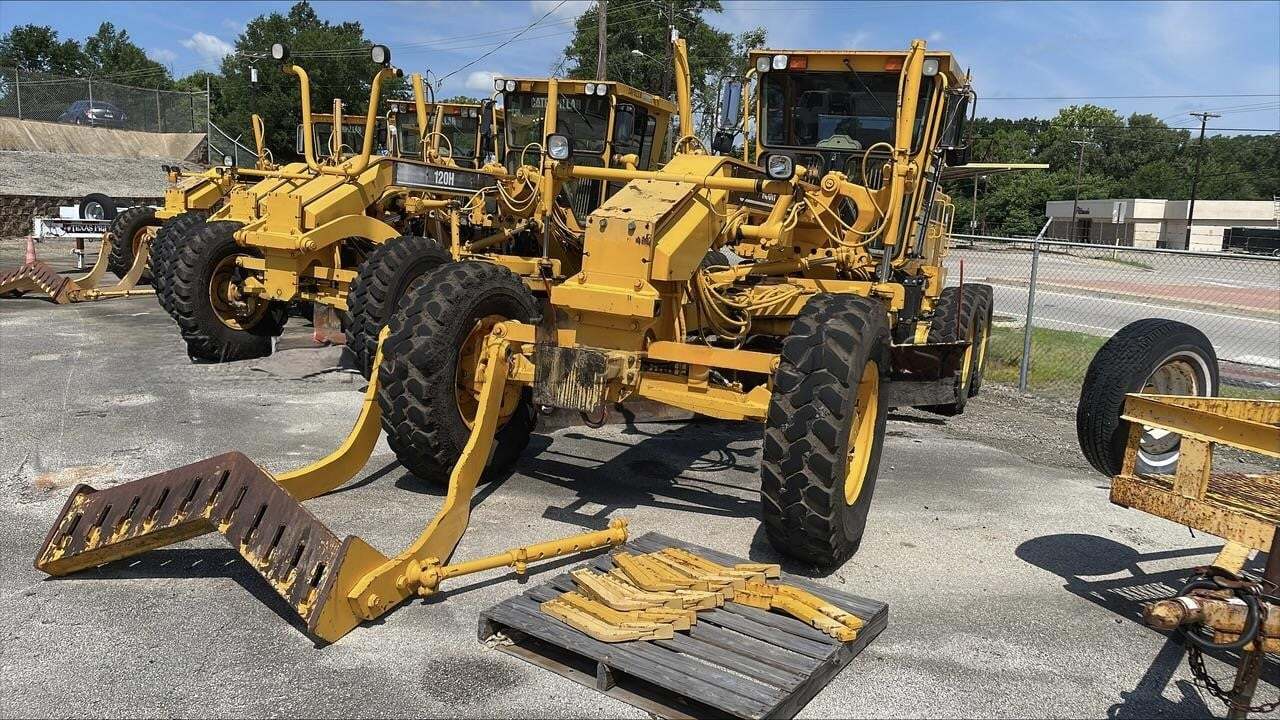 2002 CATERPILLAR 120H in Plant City, FL