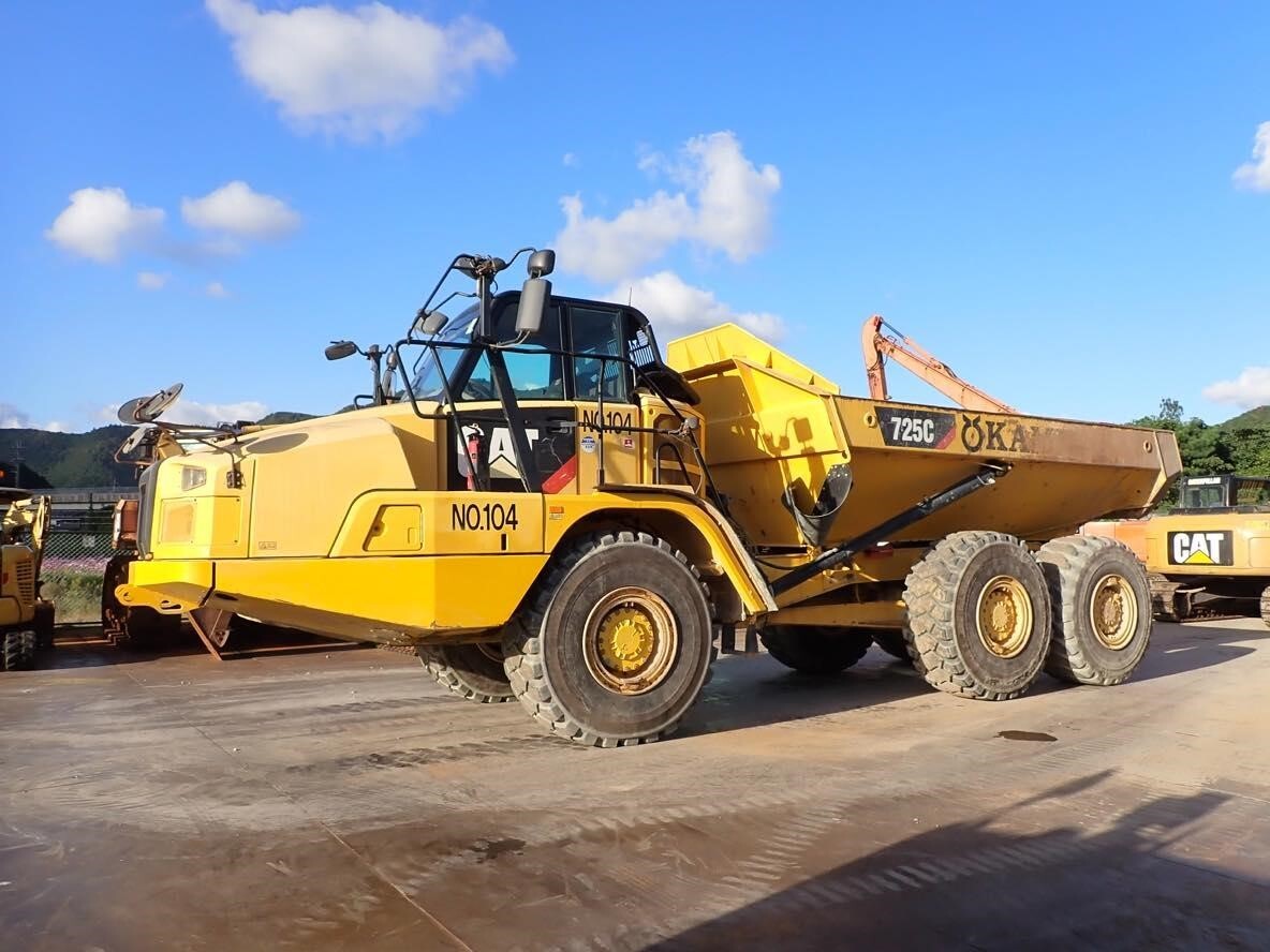 2014 CATERPILLAR 725C in Milford, MA