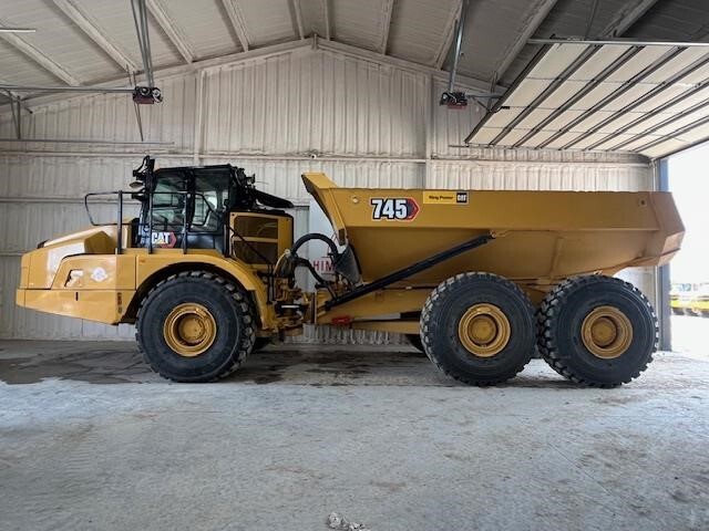 2021 CATERPILLAR 745 in Van Alstyne, TX