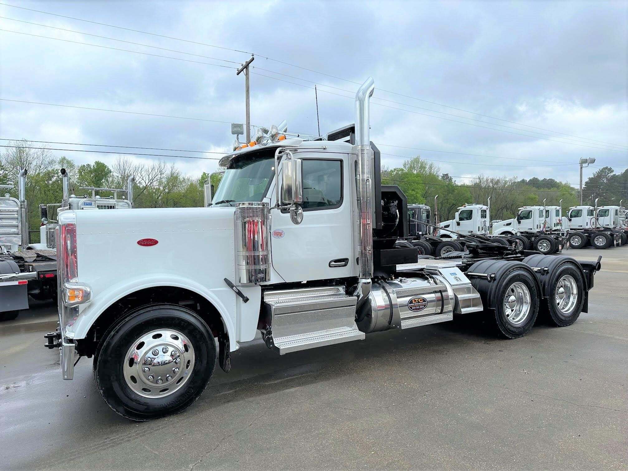 2025 PETERBILT 589 in Longview, TX