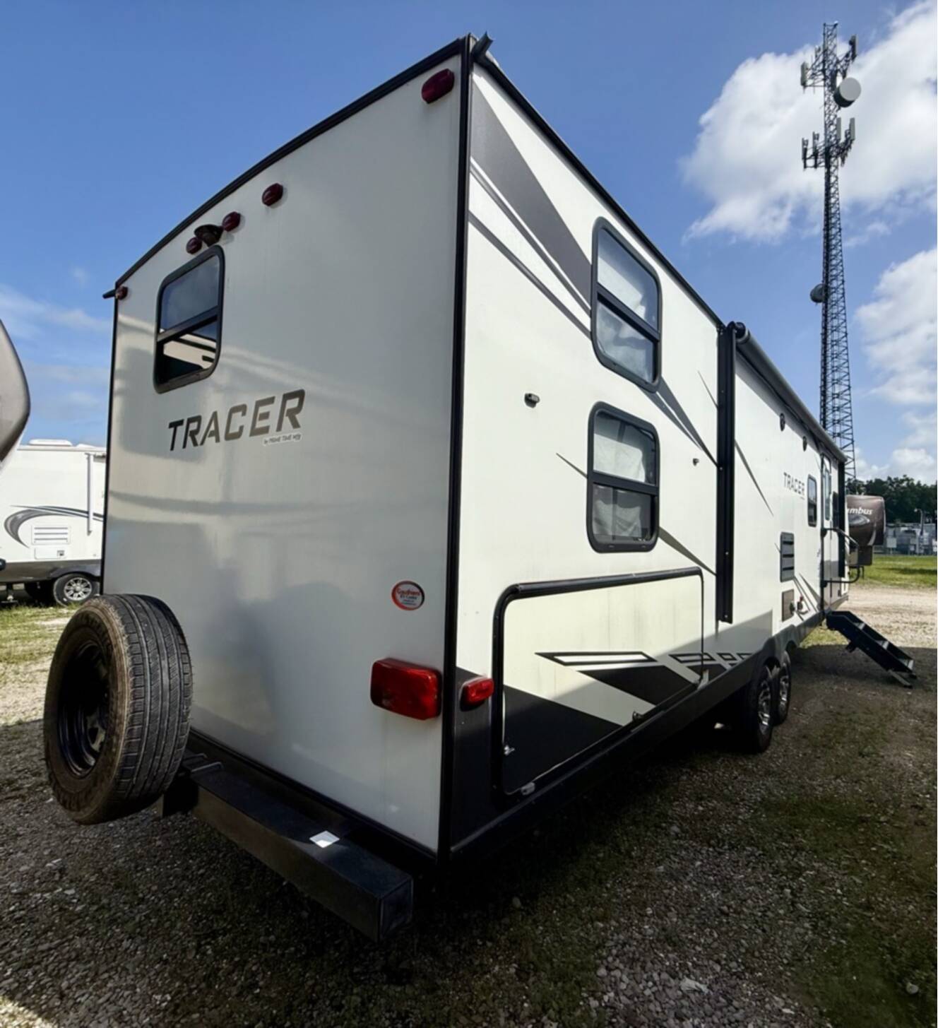 A photo of this 2020 Prime Time TRACER 29QBD