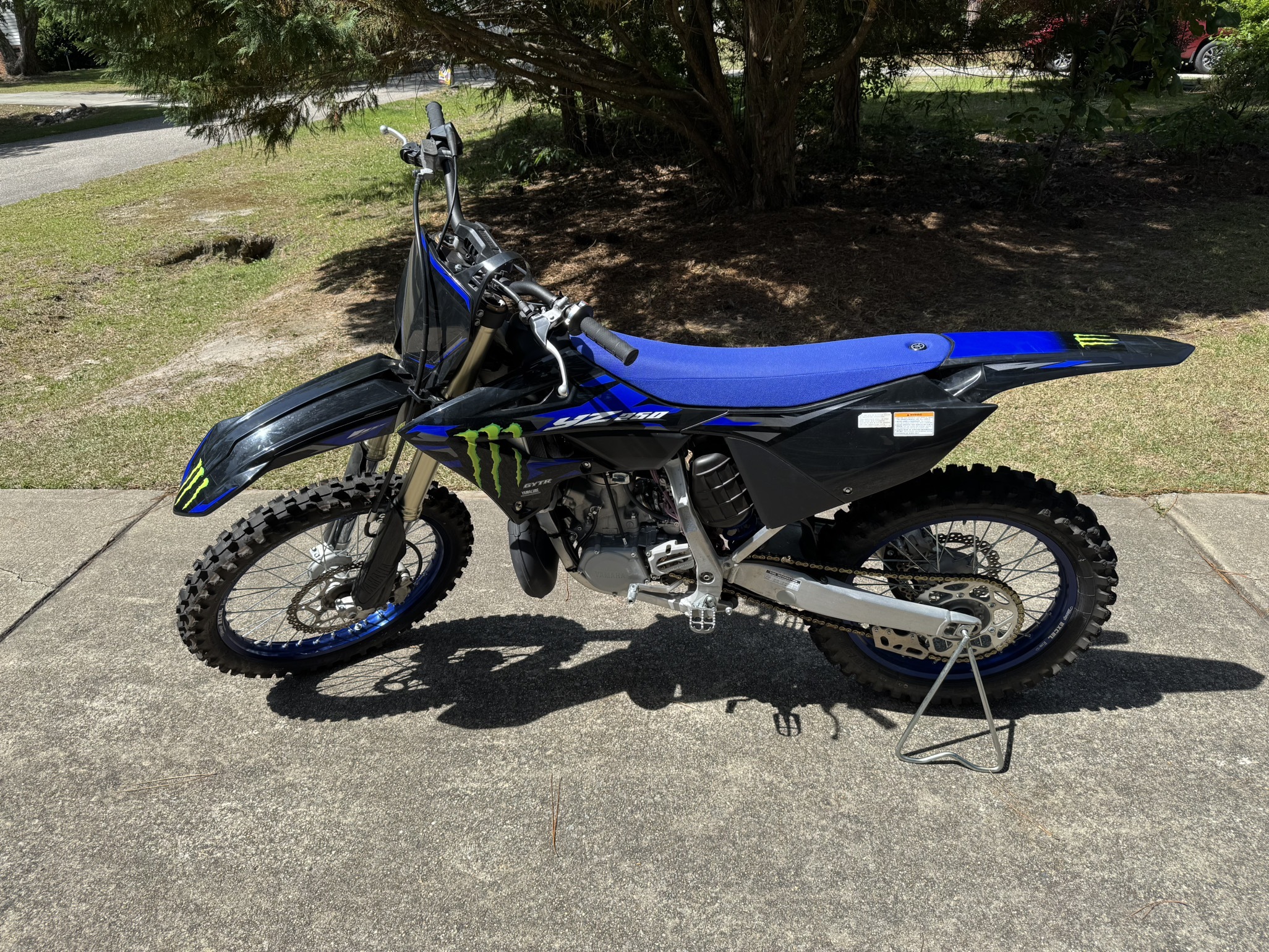 2025 Yamaha YZ 250 MONSTER ENERGY YAMAHA RACING EDITION Sportbike motorcycle