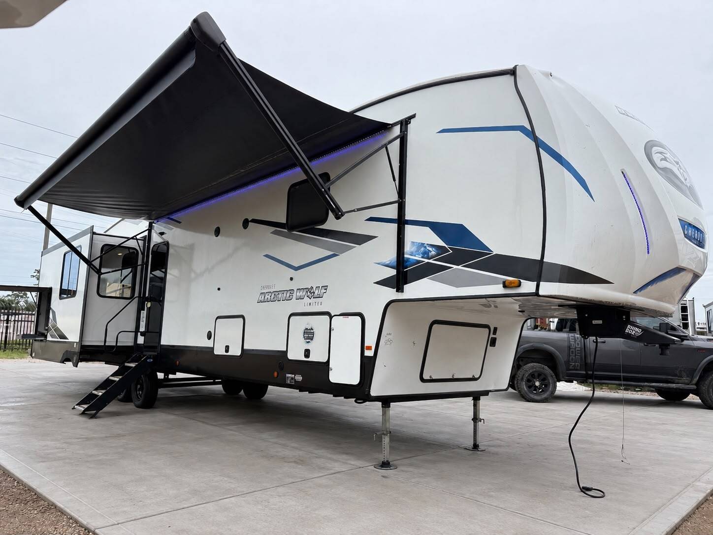 2024 Forest River CHEROKEE ARCTIC WOLF 3660 SUITE RV