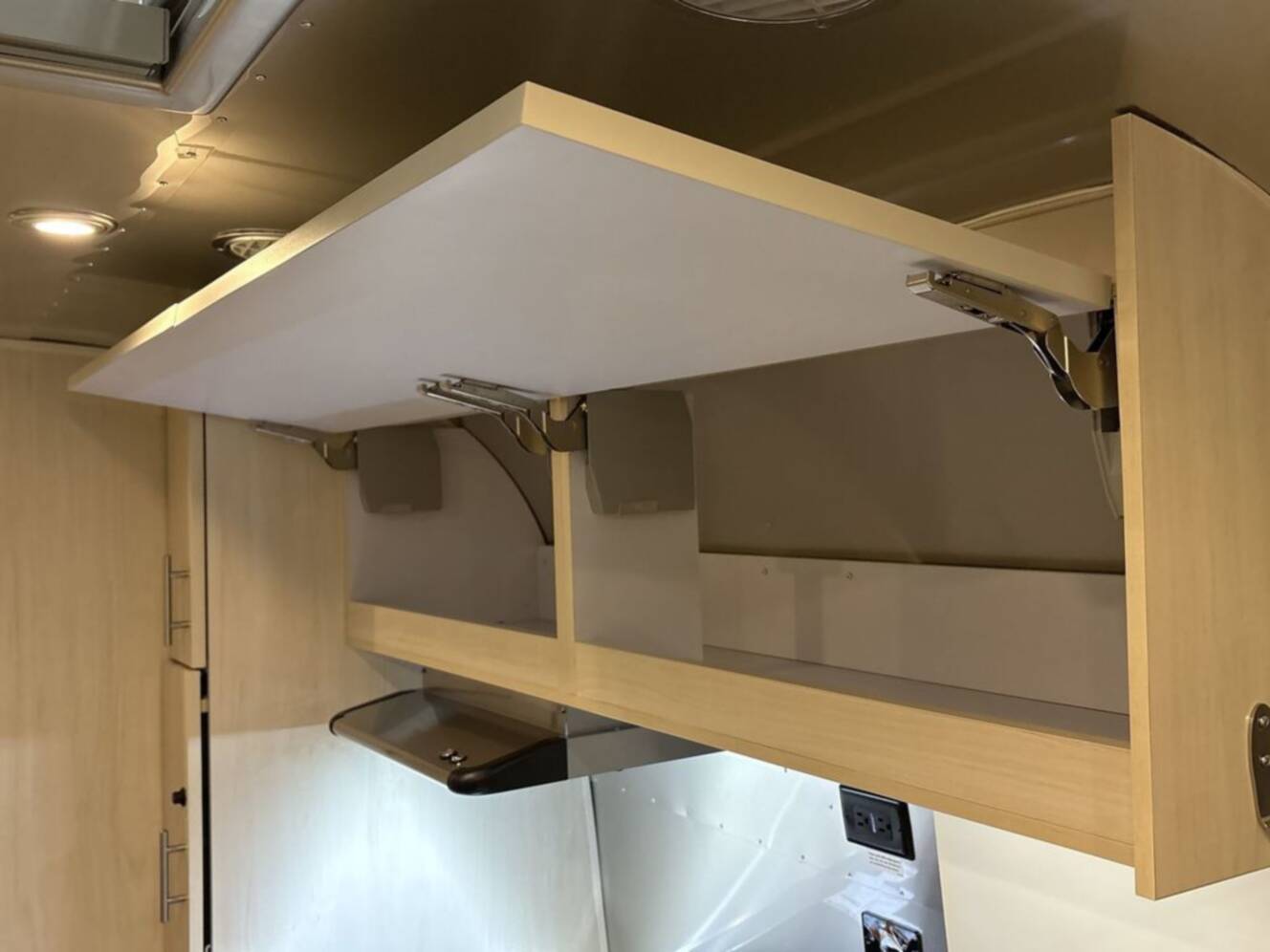 A photo of this 2026 Airstream Flying Cloud 25FB