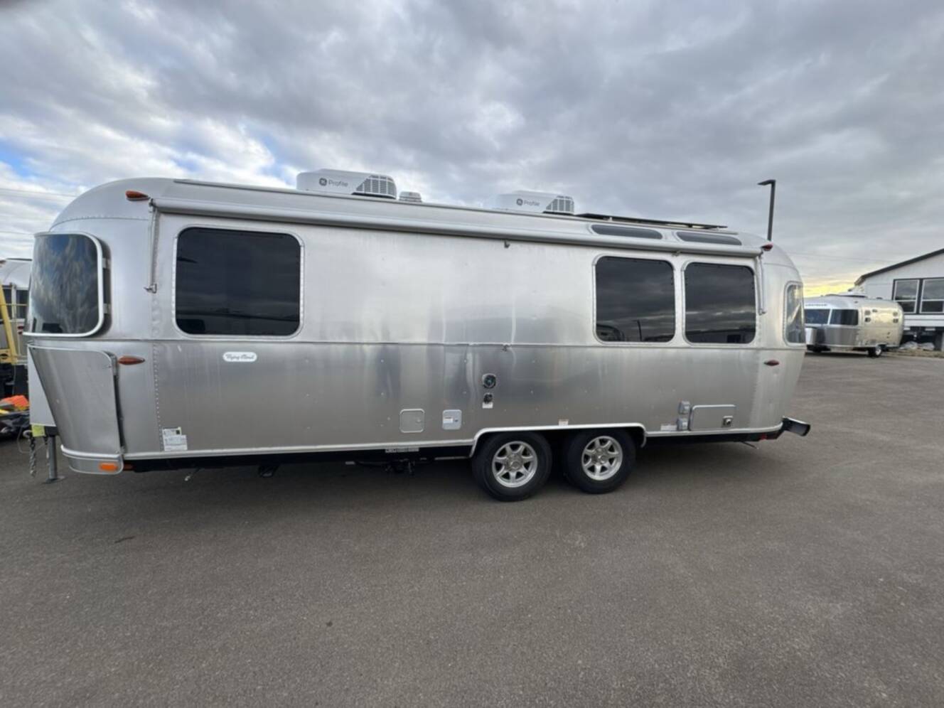 A photo of this 2026 Airstream Flying Cloud 25FB