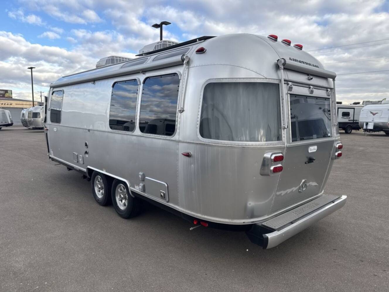 A photo of this 2026 Airstream Flying Cloud 25FB