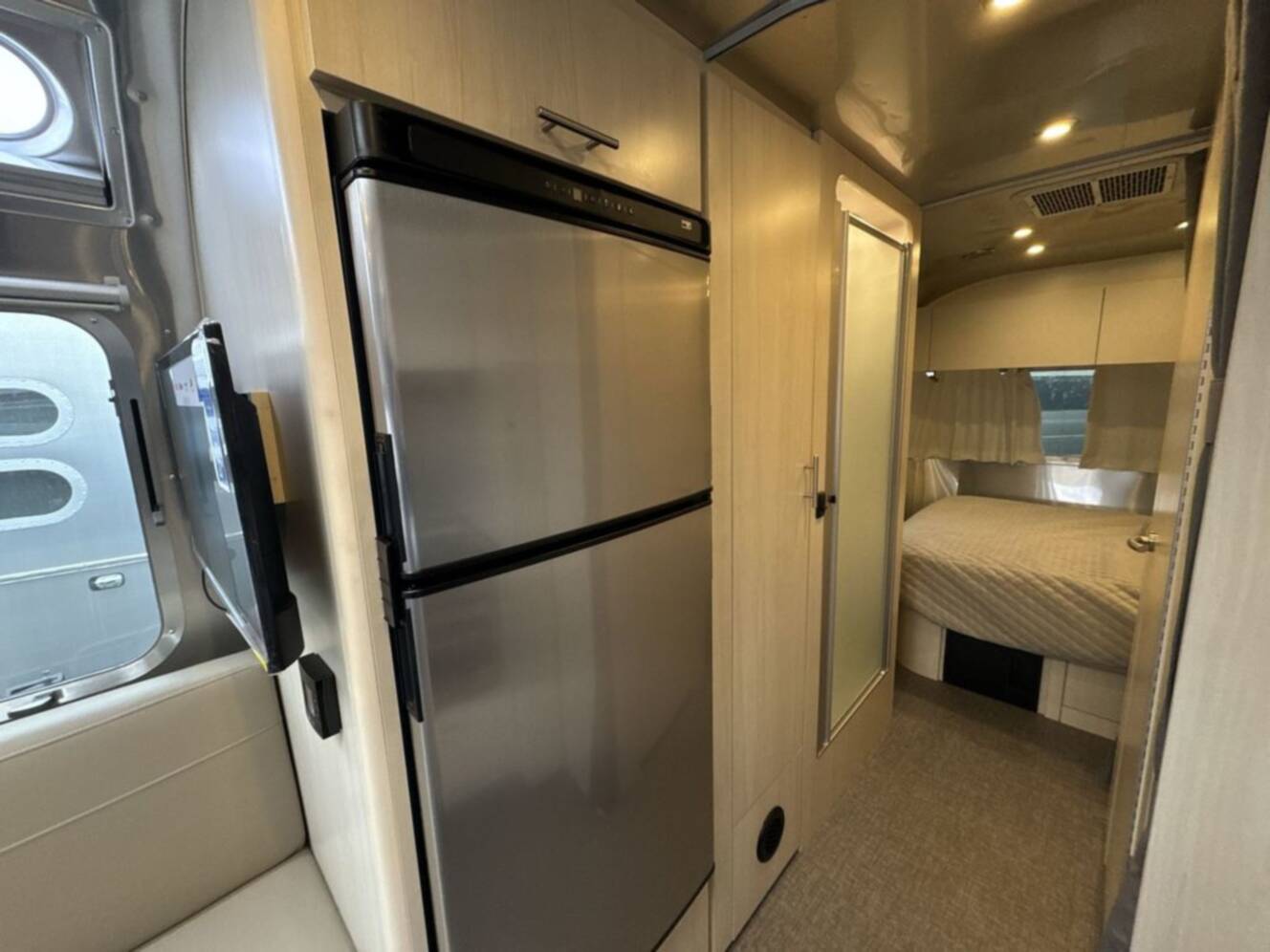 A photo of this 2026 Airstream Flying Cloud 25FB