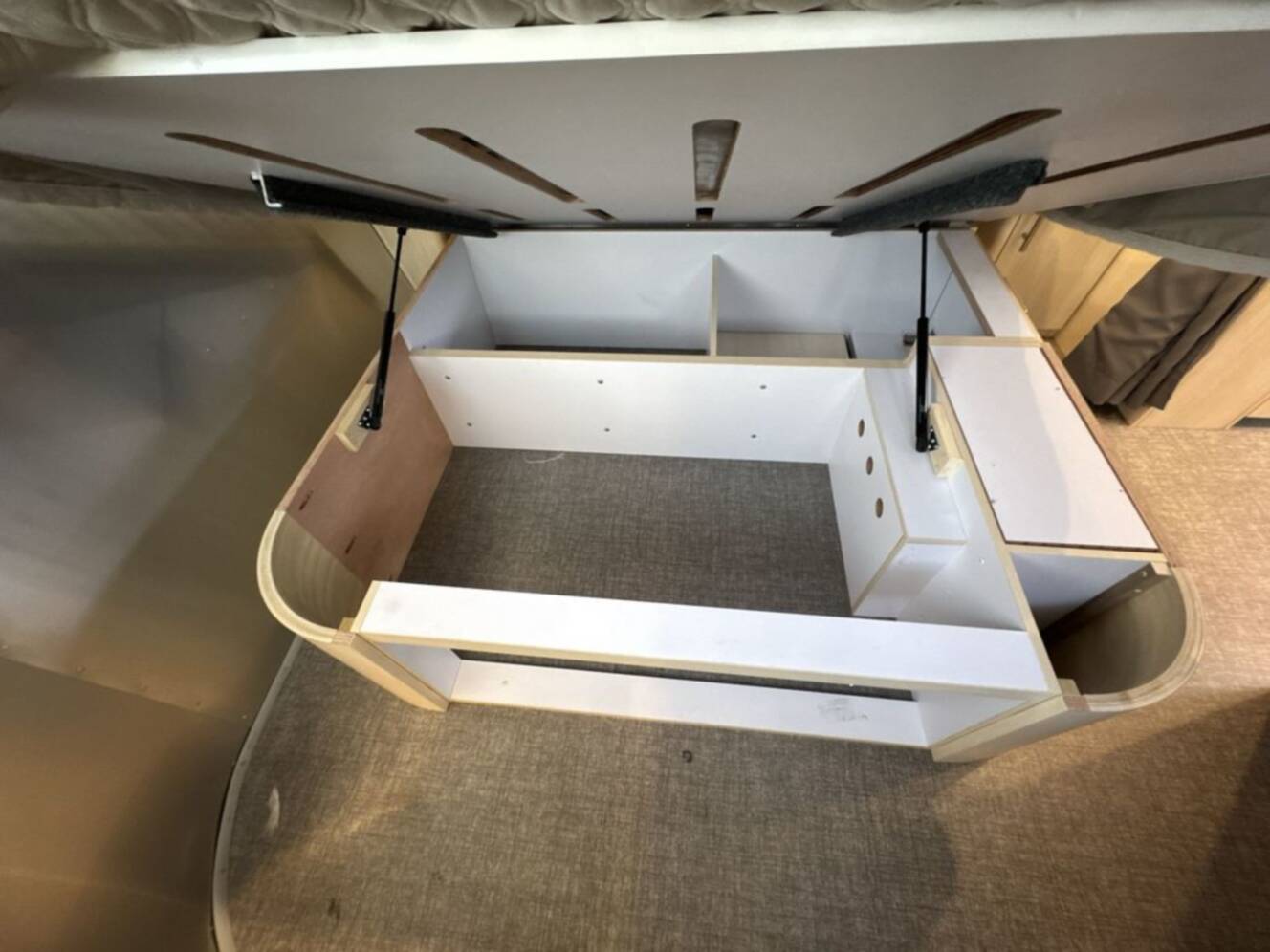 A photo of this 2026 Airstream Flying Cloud 25FB