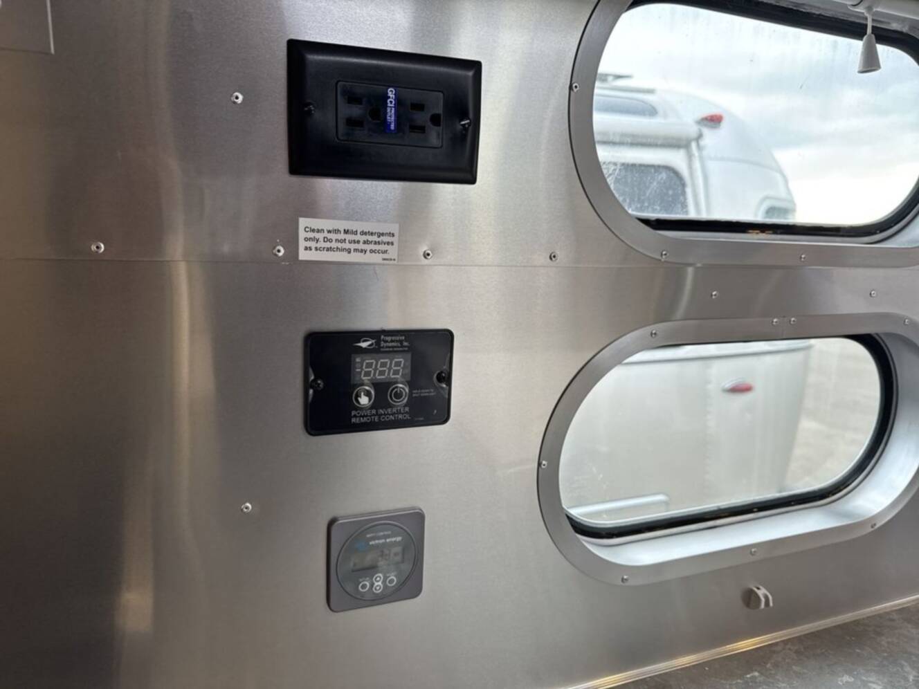 A photo of this 2026 Airstream Flying Cloud 25FB