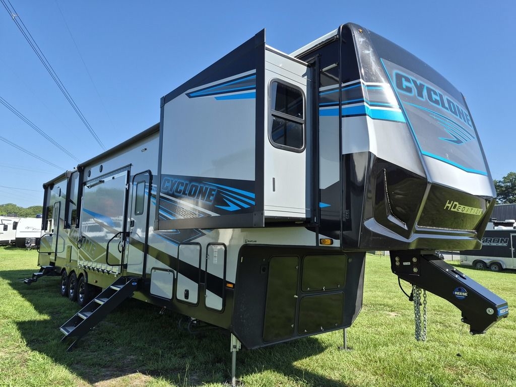 2023 Heartland CYCLONE 4270 in byron GA