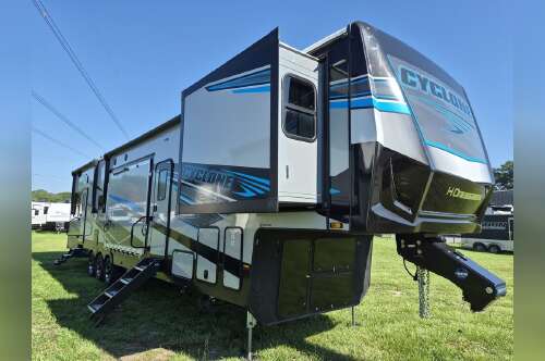 2023 Heartland CYCLONE 4270 in byron GA