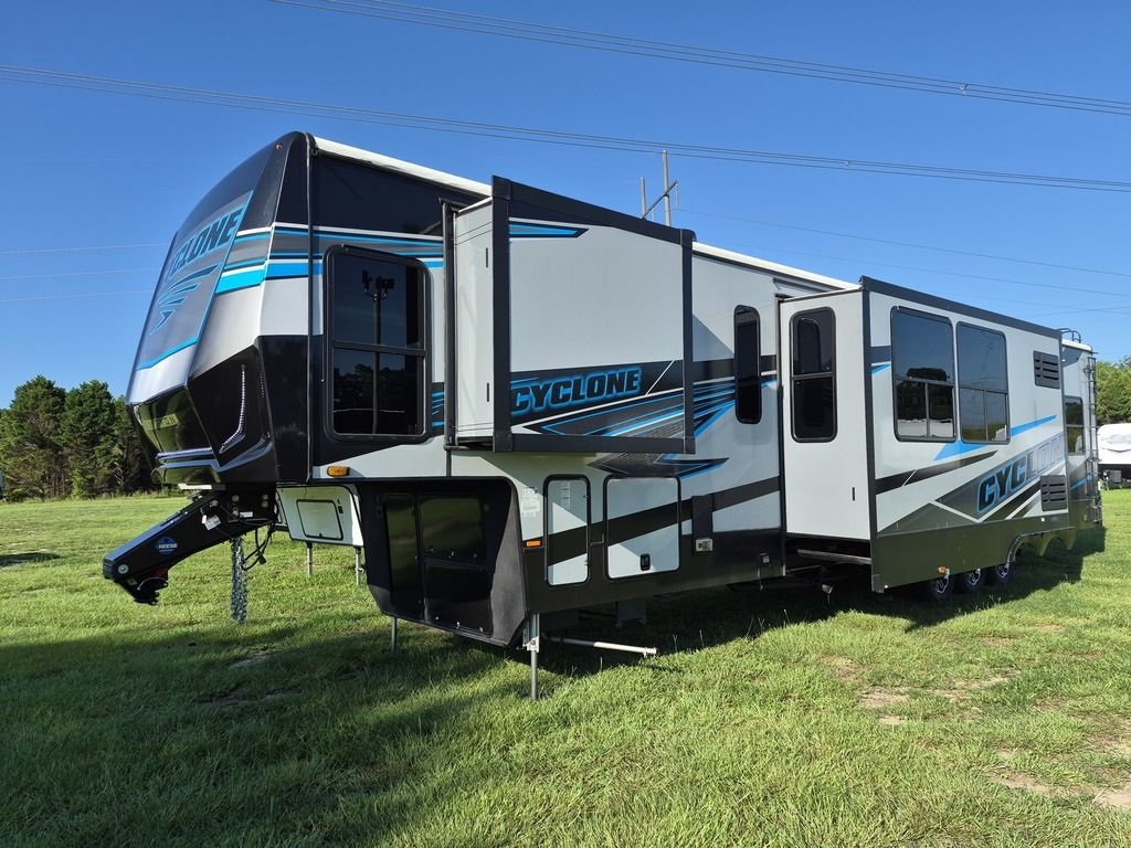 2023 Heartland CYCLONE 4270 in byron GA