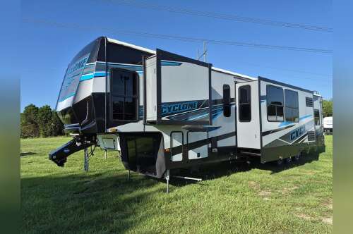 2023 Heartland CYCLONE 4270 in byron GA