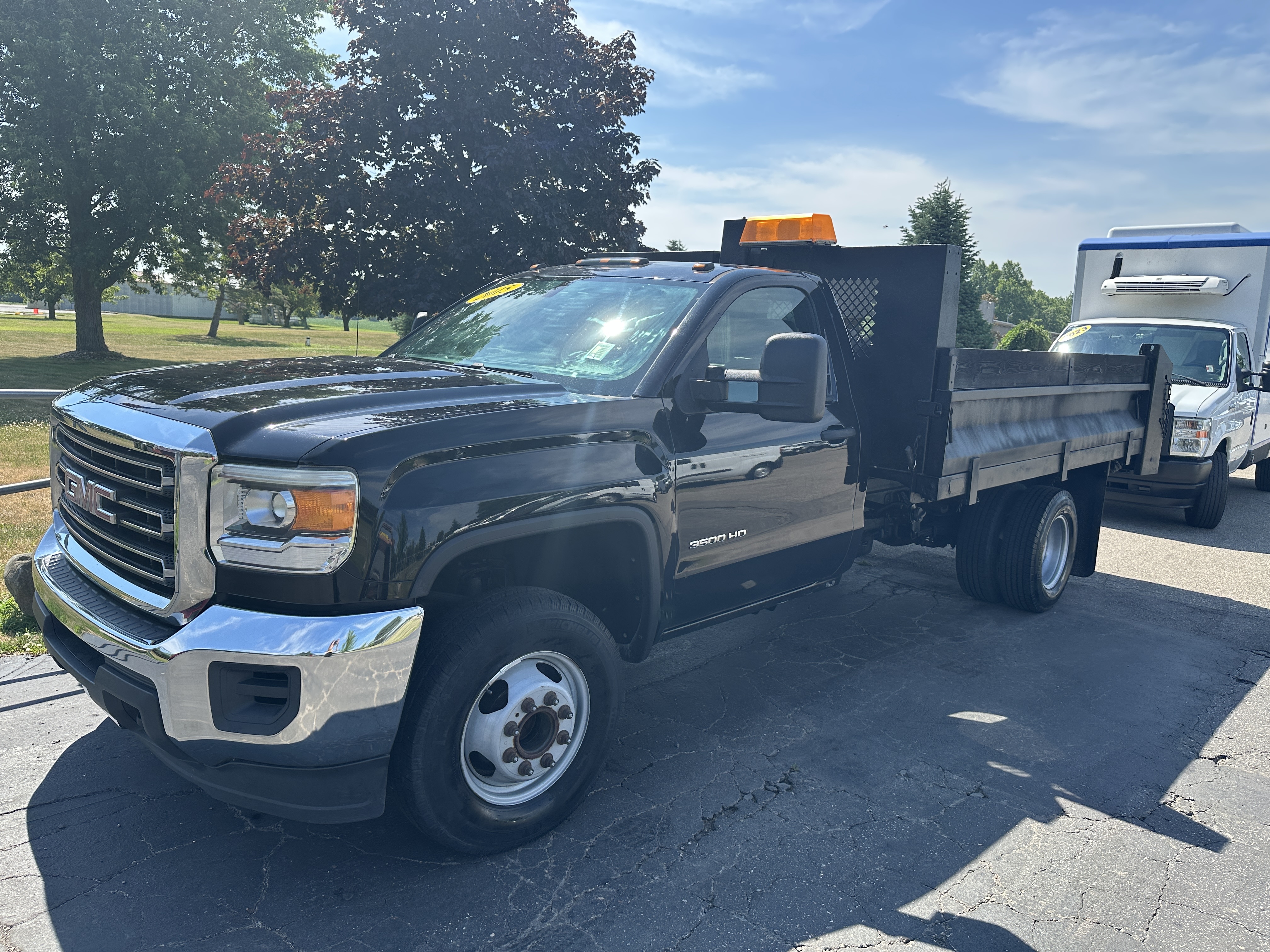 2015 GMC SIERRA 3500 DUMP TRUCK in Swartz Creek, MI
