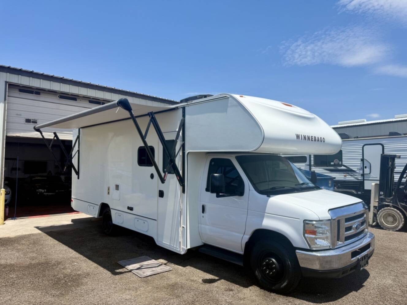A photo of this 2018 Winnebago OUTLOOK 25J